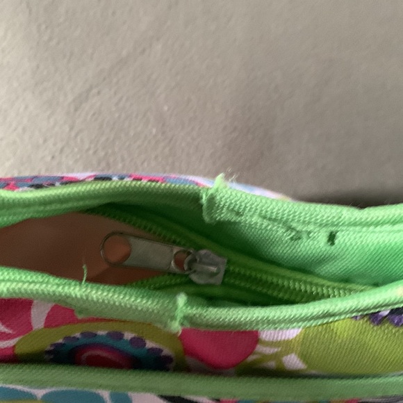 Floral, insulated lunch bag.  Zipper and handles.  Size approx. 8x12. - Picture 4 of 10